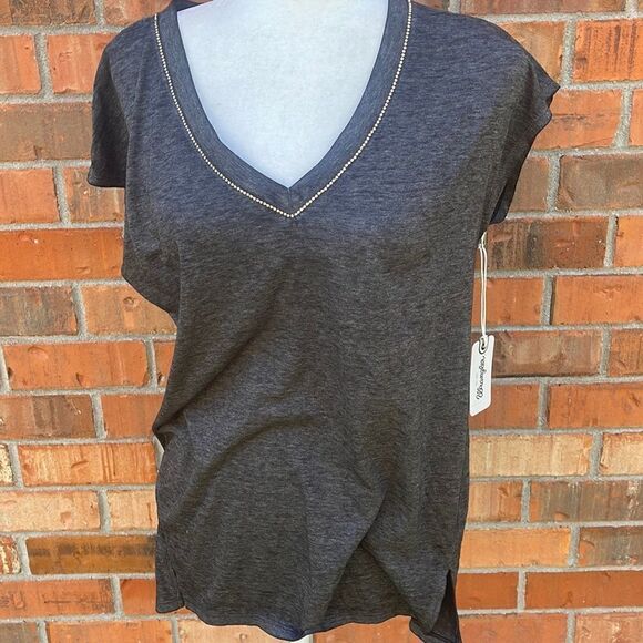 Wrangler Vneck Rhinestone Tshirt NWT Size Medium - Picture 1 of 8
